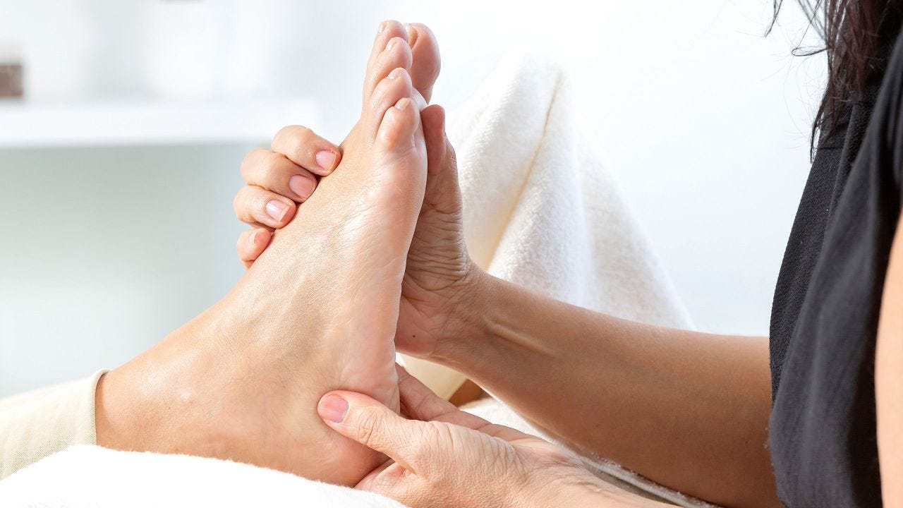 Reflexology: definition, practice and benefits 