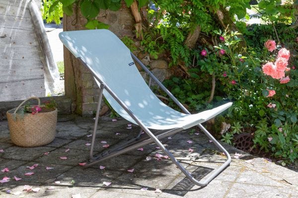 How do you change the fabric on your deckchair?