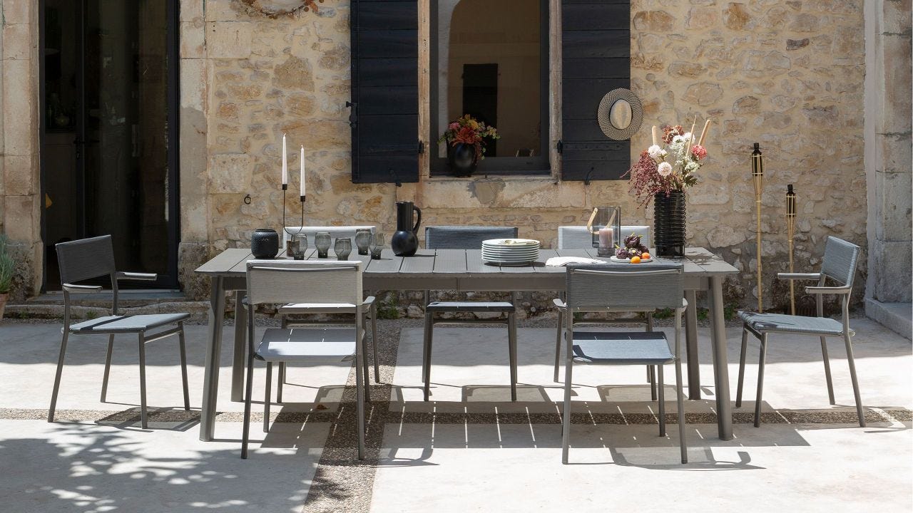 How to choose the perfect garden table