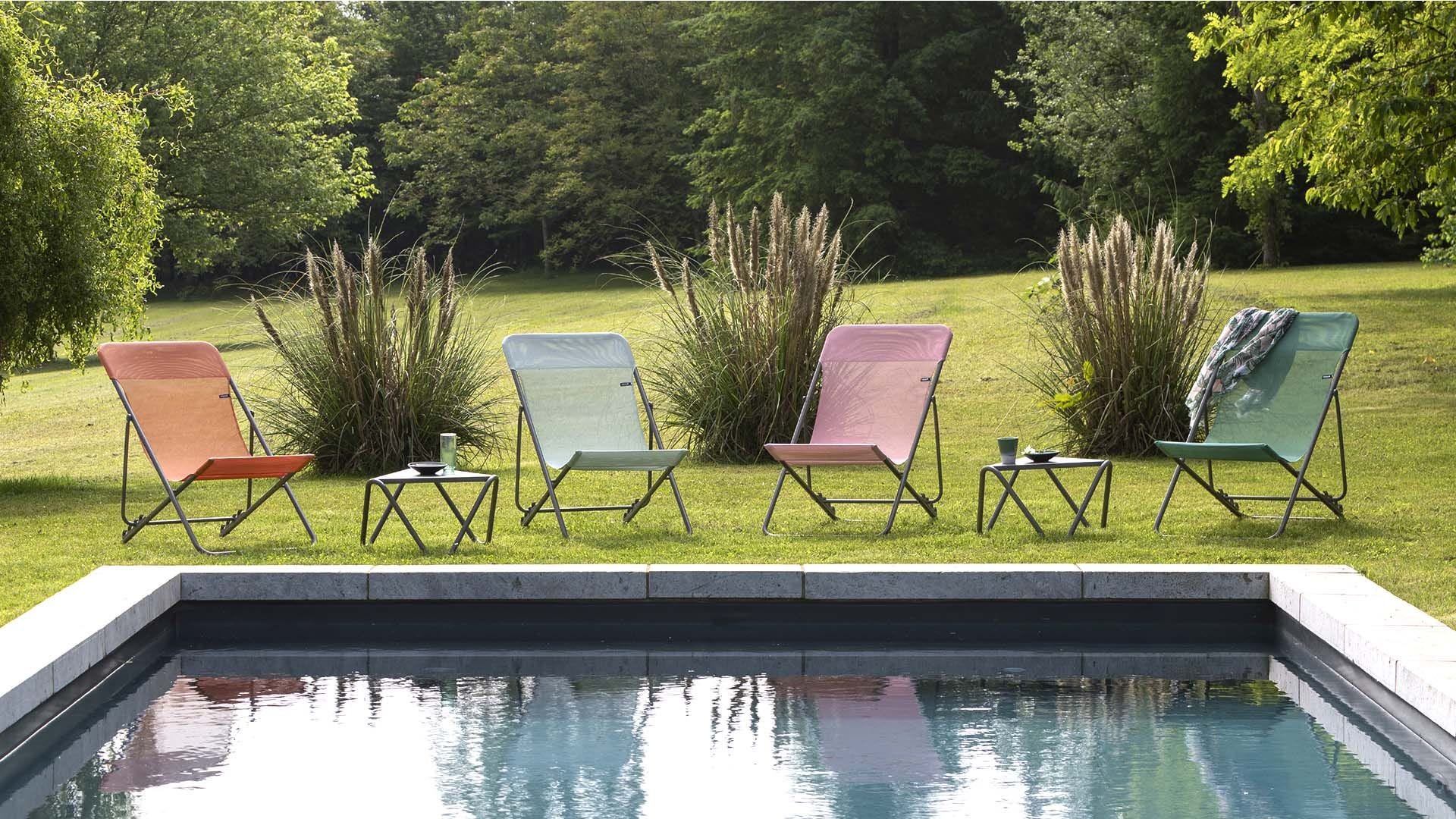 Maxi loungers by the pool, Pistil | Lafuma Mobilier